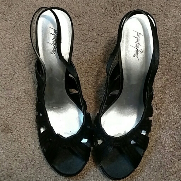 COPY - Satin strapped pumps - Picture 2 of 4